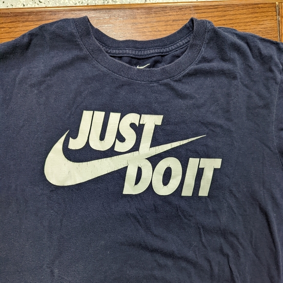 Men's Nike T-Shirt Large - Picture 2 of 3